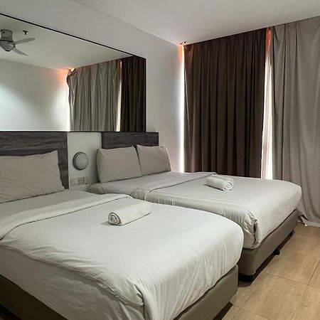 Tropical Hotel Kota Damansara Petaling Jaya Bagian luar foto