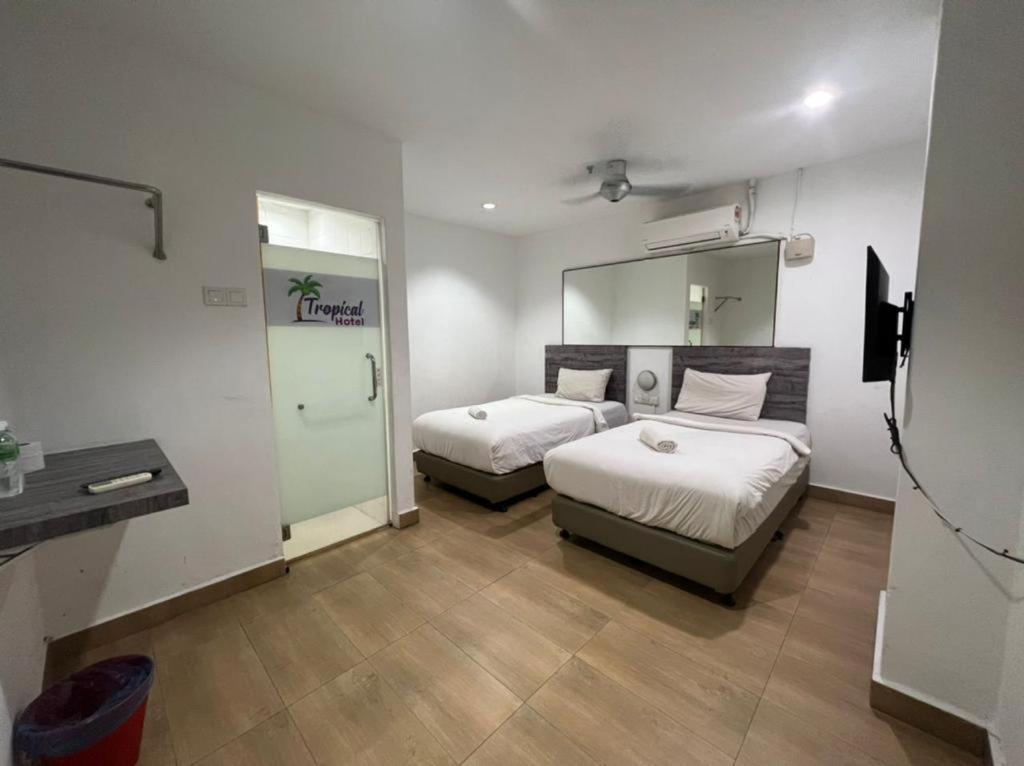Tropical Hotel Kota Damansara Petaling Jaya Bagian luar foto