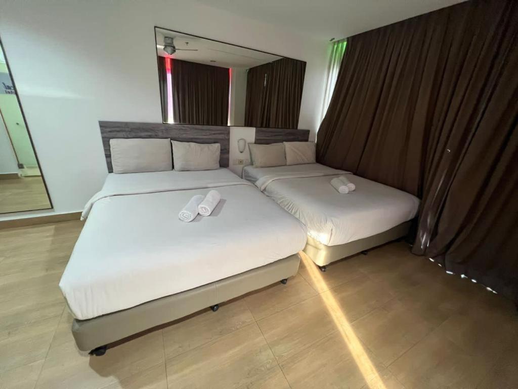 Tropical Hotel Kota Damansara Petaling Jaya Bagian luar foto